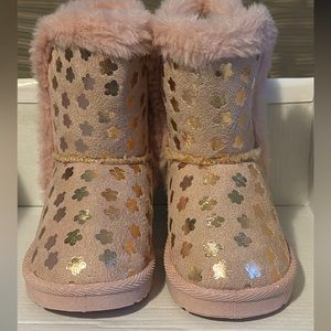 NIB Size 12 girls pink winter boots with faux fur